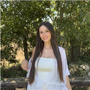 soy Ainoa Pérez, estudiante del doble grado en Educación Infantil y Primaria con mención en Psicopedagogía Terapéutica
